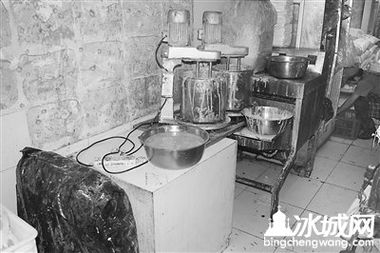 黑戶面包在世紀聯(lián)華顧?quán)l(xiāng)店專柜銷售的食品經(jīng)營合規(guī)風(fēng)險分析